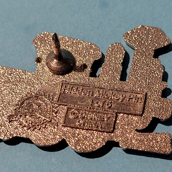 Disney pin - HM Casey Jr. Train Collection - Casey Locomotive - Picture 3 of 3